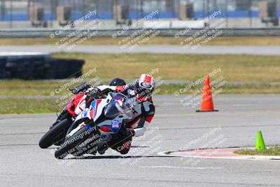 media/Apr-23-2022-Fastrack Riders (Sat) [[cb2d6ae73d]]/LEVEL 4/1PM TURN 6 OUTSIDE/